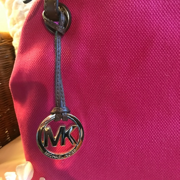 💕SOLD!!!💕AUTHENTIC MICHAEL KORS PINK TOTE💕 - Picture 3 of 8